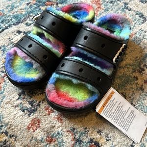 NWT Womens Classic Cozzzy Sandal spray dyed color